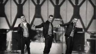 The Baseballs - Umbrella (New Video) - www.thebaseballs.com