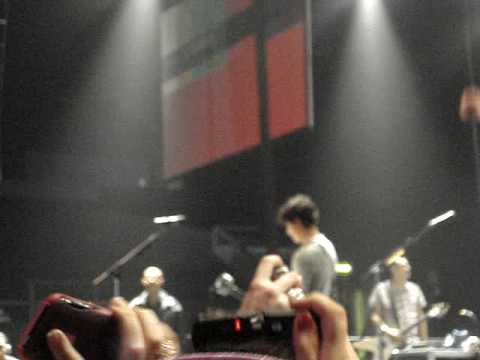 Jonas Brothers Sound check--Paranoid-London-Wembley 15/6/09