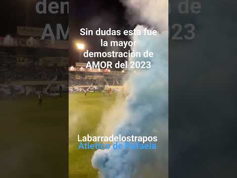 "Espectacular recibimiento de La Barra de los Trapos a su equipo. Atletico de Rafaela." Barra: La Barra de los Trapos &bull; Club: Atlético de Rafaela