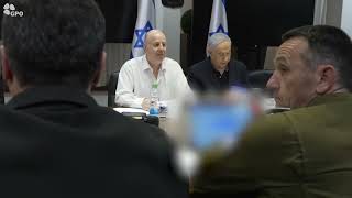 ראש הממשלה בנימין נתניהו מכנס את הקבינט המדיני-ביטחוני (עדכוני משרד ראש הממשלה) - התמונה מוצגת ישירות מתוך אתר האינטרנט יוטיוב. זכויות היוצרים בתמונה שייכות ליוצרה. קישור קרדיט למקור התוכן נמצא בתוך דף הסרטון