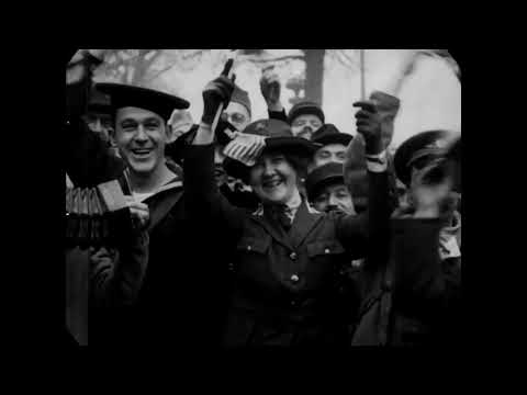 ✌Des scènes de joie à Paris lors de l’Armistice, 11 novembre 1918 ✌