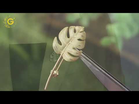 GlowMe Monstera Leaf Brooch