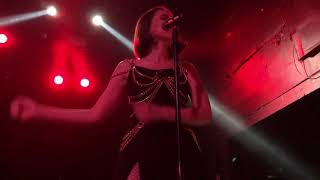 Confidence Man - Don&#39;t You Know I&#39;m In A Band (live)