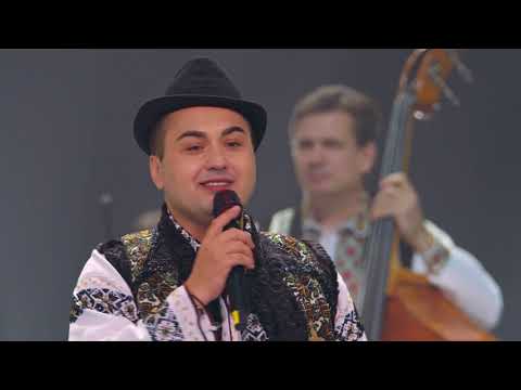 Ilie Caraș alături de maestrul Nicolae Botgros si Orchestra Națională Lautarii .