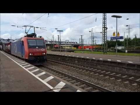 SBB Cargo ChemOil 482 028-8 mit Güterzug Durchfahrt in Weil am Rhein