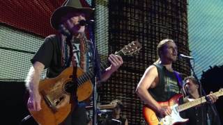 Willie Nelson & Family – Mamas Don't Let Your Babies Grow Up to Be Cowboys (Live at Farm Aid 2016)