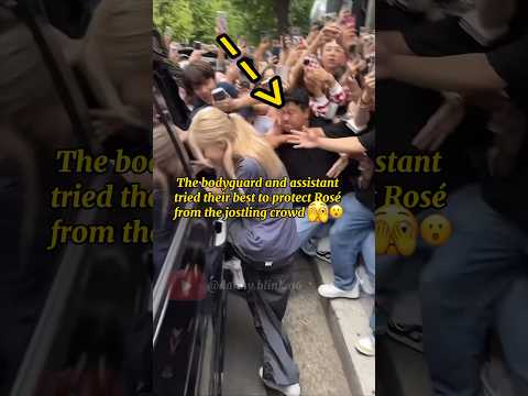Bodyguards and assistants tried to help Rosé escape the crowd #shorts #blackpink #rosé