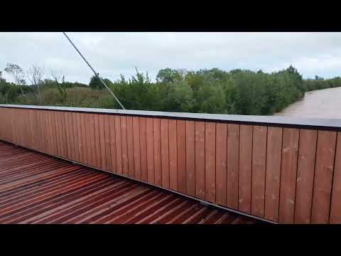 Fiume Vomano in piena - Il Ponte ciclopedonale