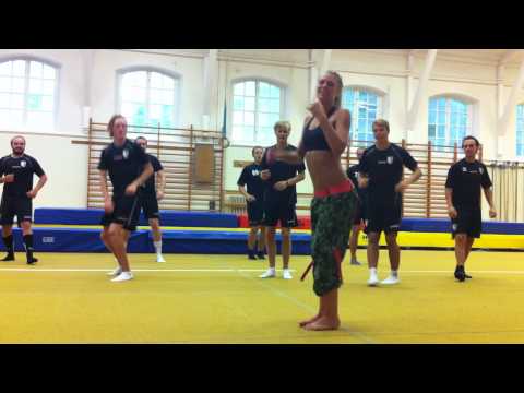 Landskrona Falcons kör Zumba