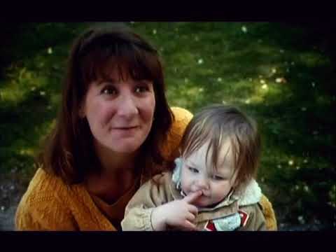 La main sur le berceau