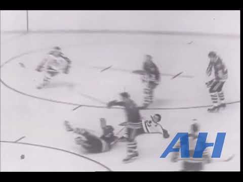 NHL Mar. 6, 1971 Norm Ullman,TOR v Doug Jarrett,CHI (hit) Toronto Maple Leafs Chicago Blackhawks