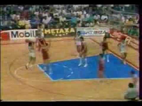 Nikos Gallis (Greece) vs Arvydas Sabonis (URSS)