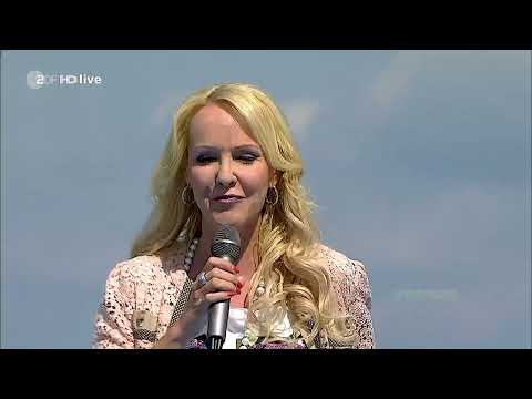Kristina Bach - Hit-Medley - (FULL-HD) - (ZDF Fernsehgarten, 2013)