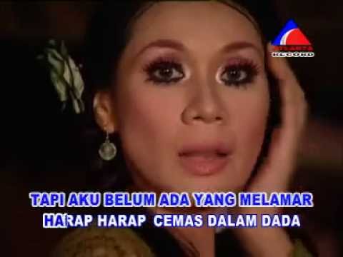 Cintaku Ketabrak Tikus - Helvy Maryand