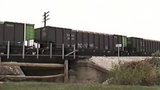 preview picture of video 'BN coal train at Walbridge, Ohio - 1998'