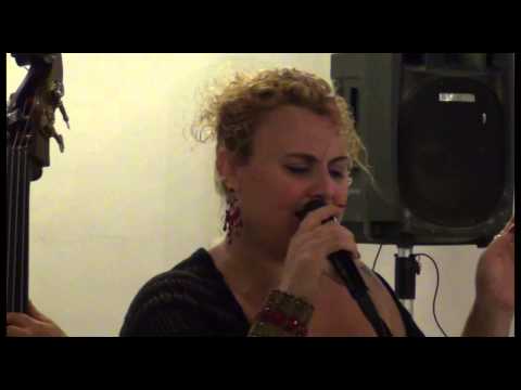 Dee Dee Joy live in Masseria Casamassima, Ostuni - Apulia - Italy