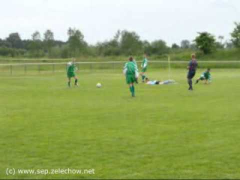 2009.05.24 Sęp Żelechów (juniorzy) - Huragan Wołomin: bramka Pawła Mazurka na 1:0