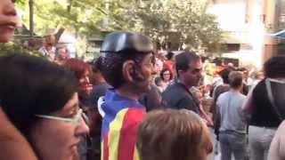 preview picture of video 'Cercavila de la 17a TROBADA DE GEGANTONS DE SANT ROC de Solsona 2014 - Plaça Sant Roc'