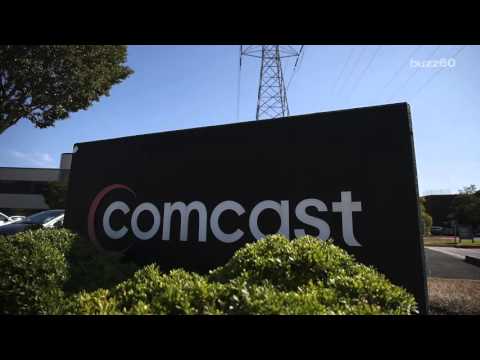 Camera Catches Florida Man Throwing Brick Through Comcast Store Window
