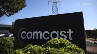 Camera catches Florida man throwing brick through Comcast store window
