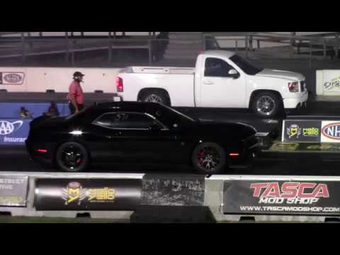 Challenger Hellcat vs Turbo Diesel Truck 1/4 Mile Drag Race