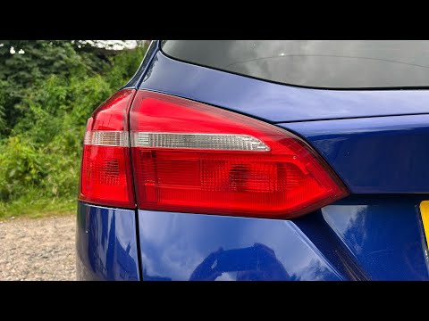 Ford Focus estate mk3 facelift reverse light bulb replacement