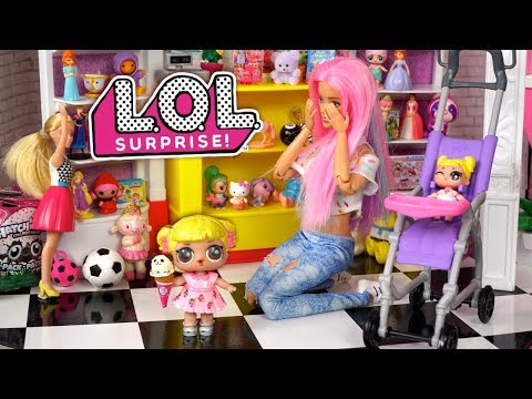 Barbie Doll LOL Family Holiday Shopping in The Mall - LOL Baby Goldie Gets Lost ?
