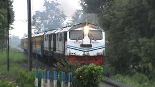 Download lagu Lokomotif BB 301 35 DT BB 304 03 tarik 3gerbong pandanwangi mp3