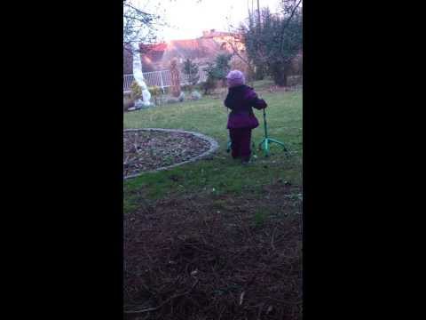 Pierwszy spacer Bereniki z trójnogami "w terenie". 14.02.2014