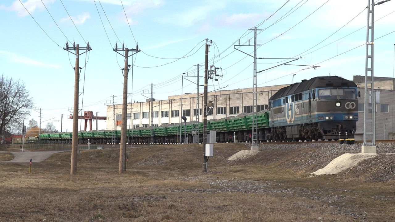 Тепловоз ТЭП70S-0229 на ст. Тапа / TEP70S-0229 at Tapa station