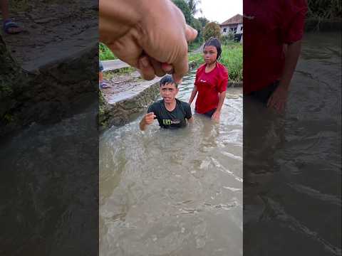 abang mau masuk gorong gorong#trendingshorts