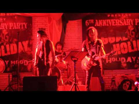 Wow!!! Tika Pagraky Father sing a song reagge