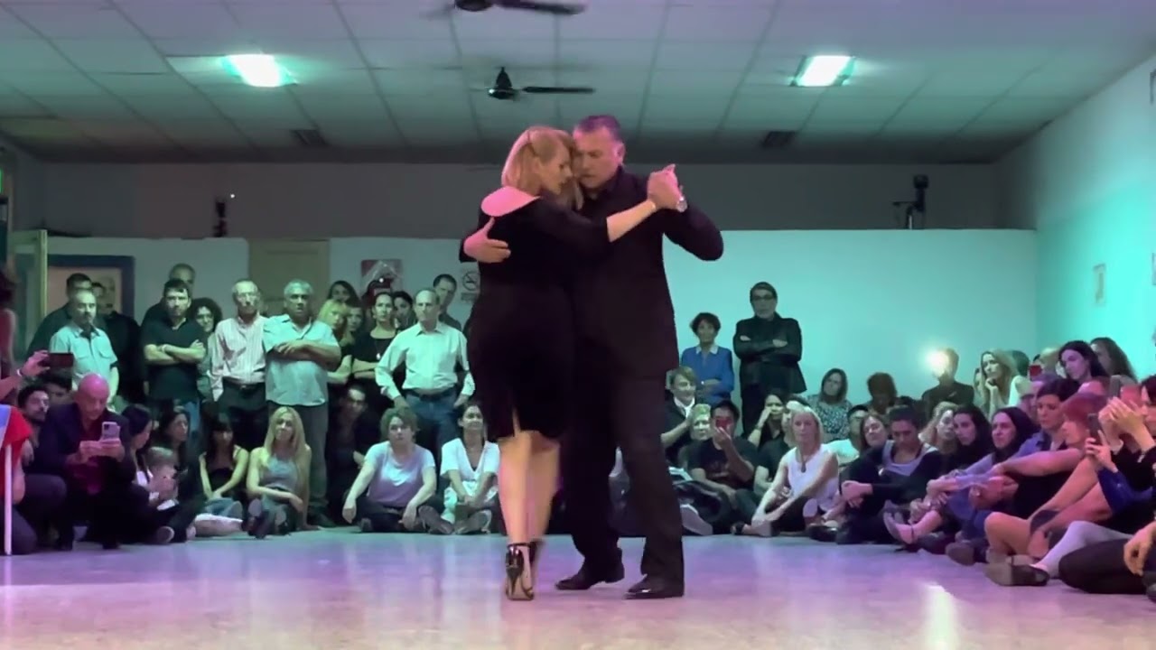 Video thumbnail for Monica Parra y Jesus Velazquez @ La milonga de la Uni 4/14/23 #2