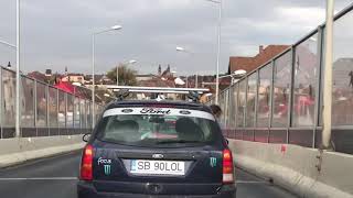 VIDEO Inconștiență în trafic – Copii ieșiți pe geamul unei mașini în mers la Sibiu 1 video