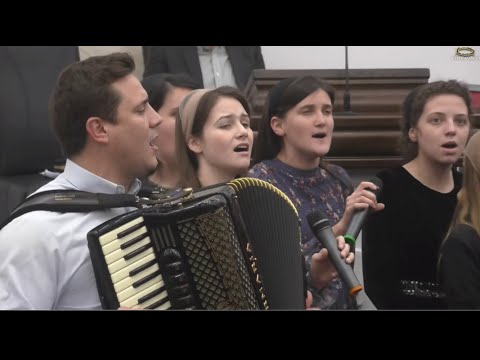 Grup -Daia Româna...Nu pot să știu ce s-ar fi întâmplat , de ne-ai fi luat de pe masă pâinea