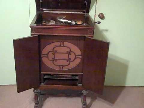 Bob Haring Colonial Club Franklyn Baur - Love and Kissess - Roaring 20's.MP4