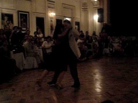  Ezequiel Paludi  and  Geraldine Rojas  are  dancing  to  the  milonga  "  La Espuela  "