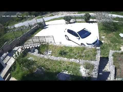 VIDEO/ Pogledajte kako je vozilo velikom brzinom udarilo u moto-kultivator na Volujcu