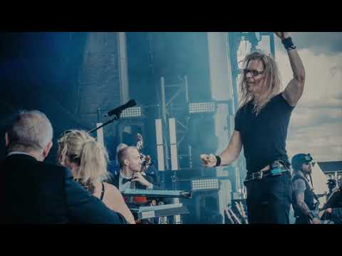 Easy Livin feat. John Lawton