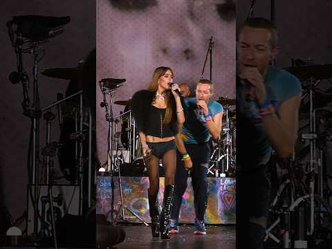 TINI canta “We Pray” con Coldplay en Dublín