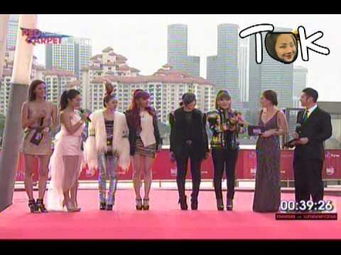 111129 MAMA Red Carpet 2NE1