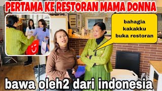 Download lagu PERTAMA KE RESTORAN BARUNYA MAMA DONNA BAYO DAN BAWA OLEH2 DARI INDONESIA mp3 Download lagu PERTAMA KE RESTORAN BARUNYA MAMA DONNA BAYO DAN BAWA OLEH2 DARI INDONESIA mp3