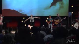 Here I Am To Worship - Brian &amp; Jenn Johnson; Leah Valenzuela - Bethel Music Worship