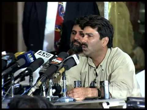 Manoj Prabhakar presents a videotape on match-fixing in 2000