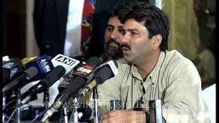 Manoj Prabhakar presents a videotape on match-fixing in 2000 video