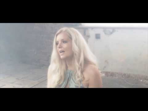 Martyna Wren - Bigger Things