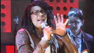 Voor Aanvang: Shary-An &amp; Sven Hammond Soul - Six Feet Under @ DWDD 18 Maart 2011