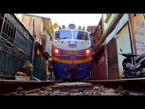 RailWay. Camera Under Train Runs Over Camera Train Street Hanoi /Камера под поездом. Вьетнам, Ханой Video