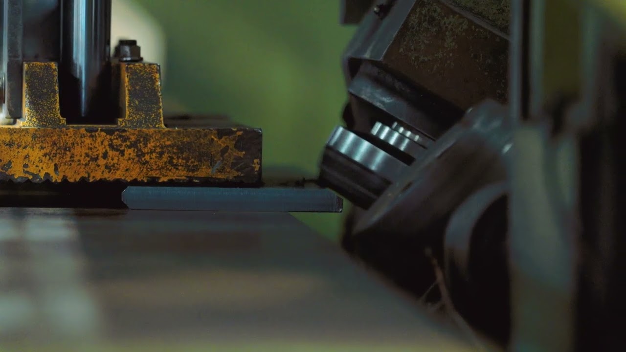 両面自動開先加工のムービー再生ボタン