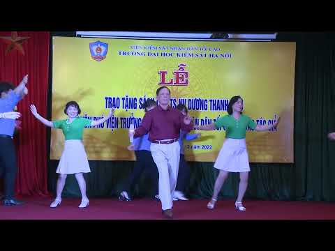 Hát múa Nửa vầng trăng